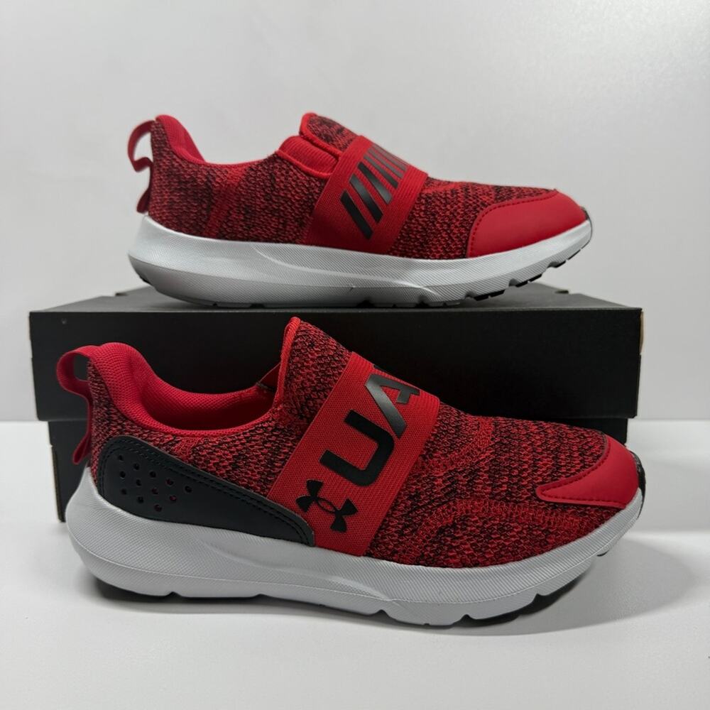 NIB • Under Armour Surge 3 Slip Size: 5Y